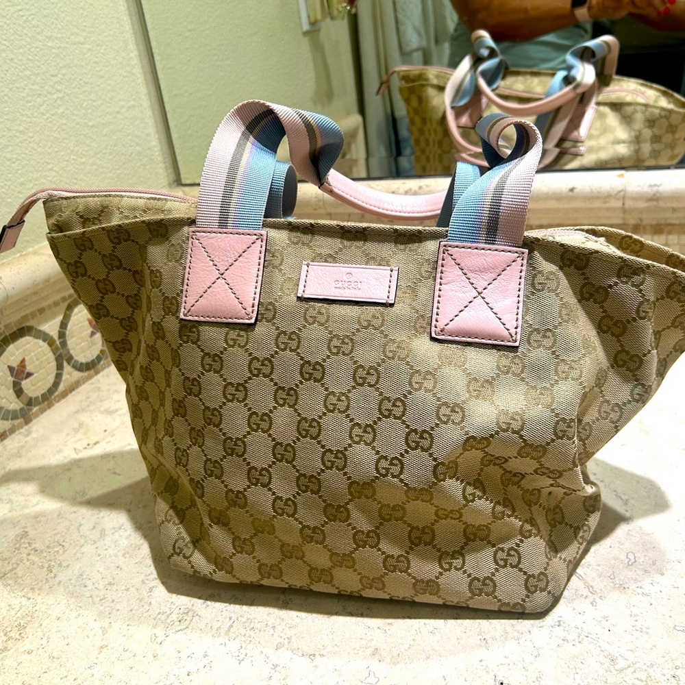 Fun Gucci bag excellent condition